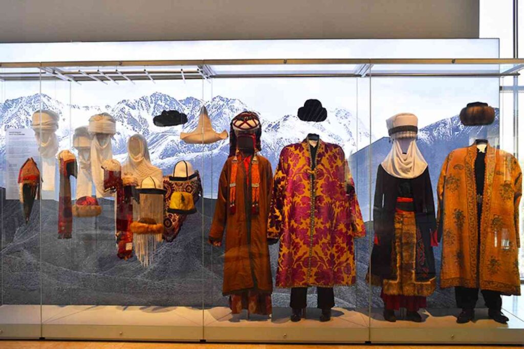 the exposition of kyrgyz traditional clothes museum of Bishkek