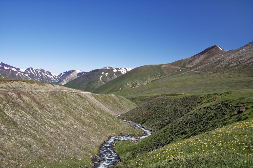 kyrgyzstan, naryn river, naryn, flow, water, chychkan valley, tschytschkan valley, valley, alabel pass, passport, mountain pass, mountains, suusamyrtoo mountain range, mountain range, landscape, nature, snow, heaven