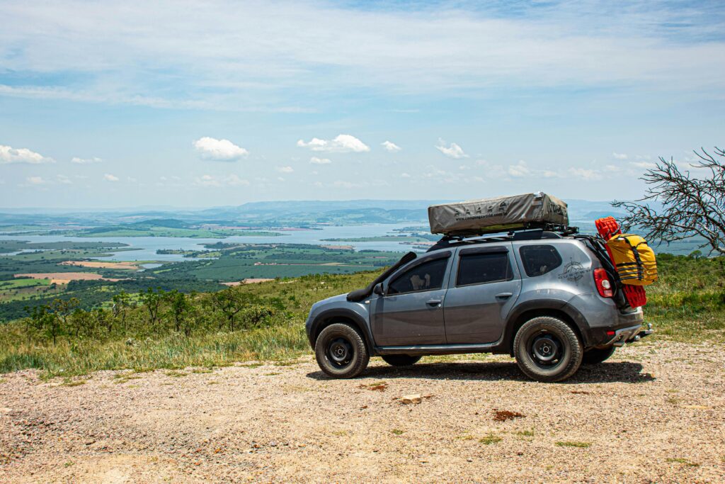 Explore Serra da Canastra with an SUV equipped for adventure on a scenic overlook.