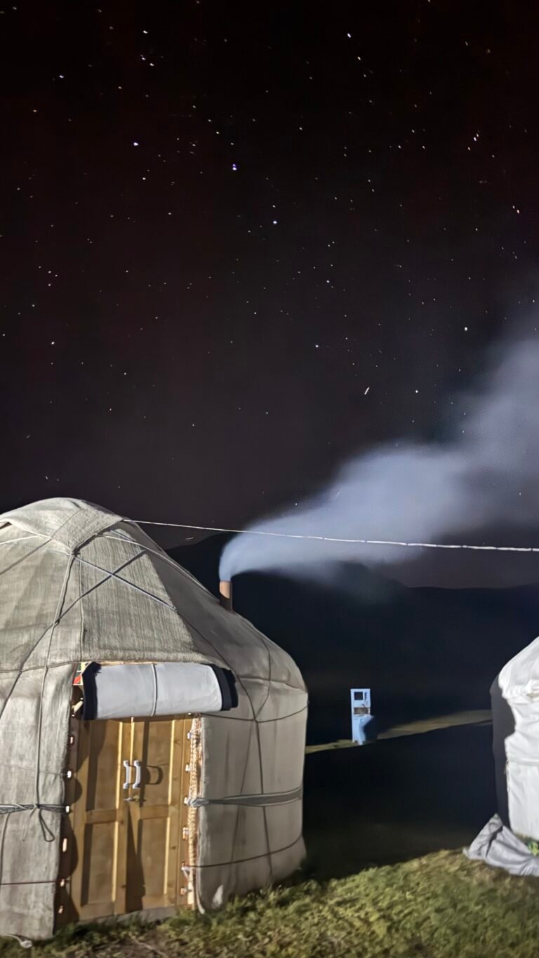kel suu yurt camp at night stars
