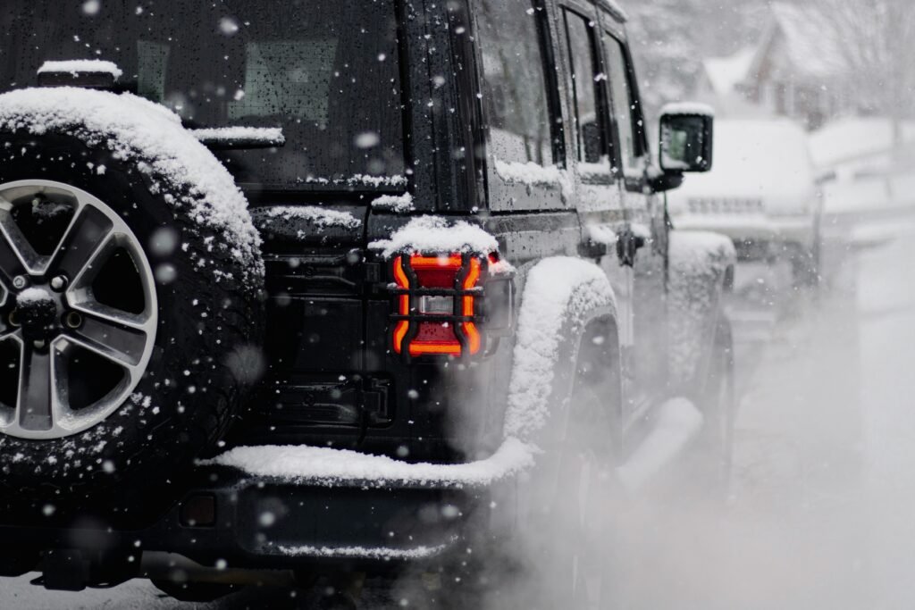 winter jeep kyrgyzstan in snow