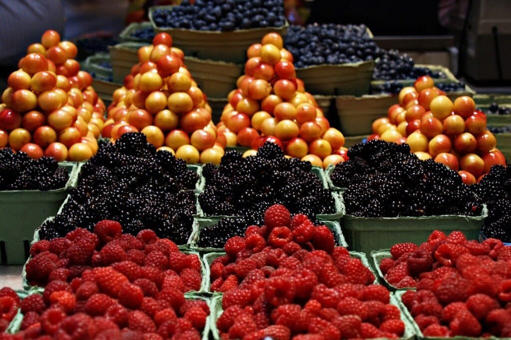 fruits, food, market, market stall, raspberries, black berries, berries, healthy, vitamin, nutrition, fresh, produce, organic, vegan, fruits, market, market, market, market, market, vegan